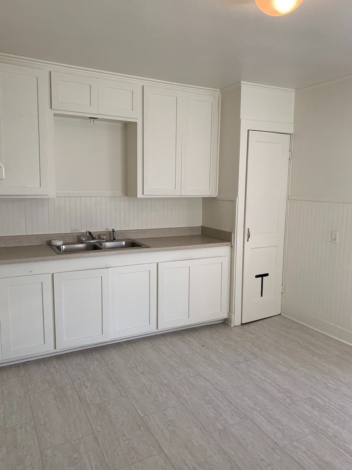 903 Couch St - Photo 3 of 5