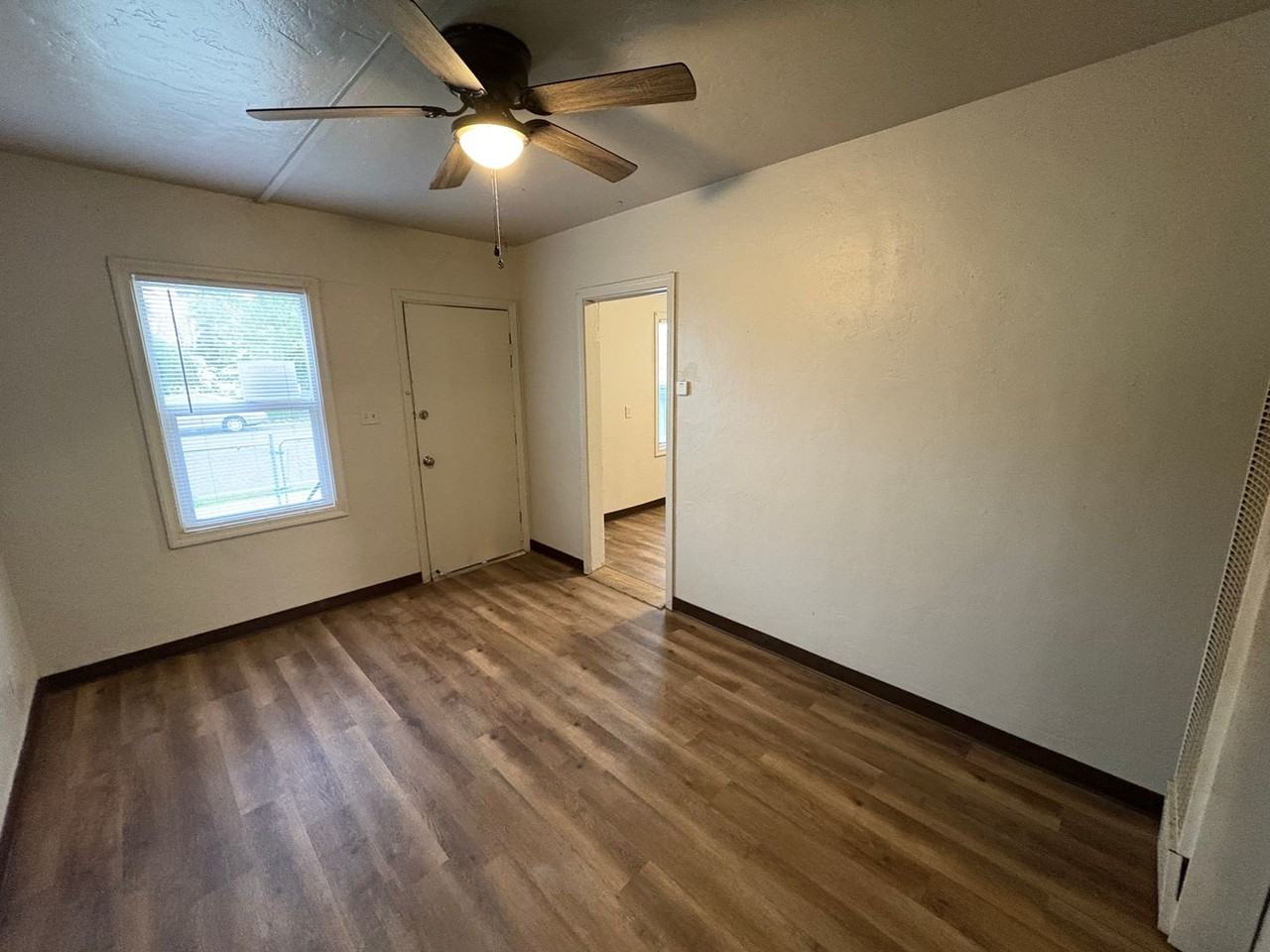 311 East Grove Avenue - Photo 3 of 16