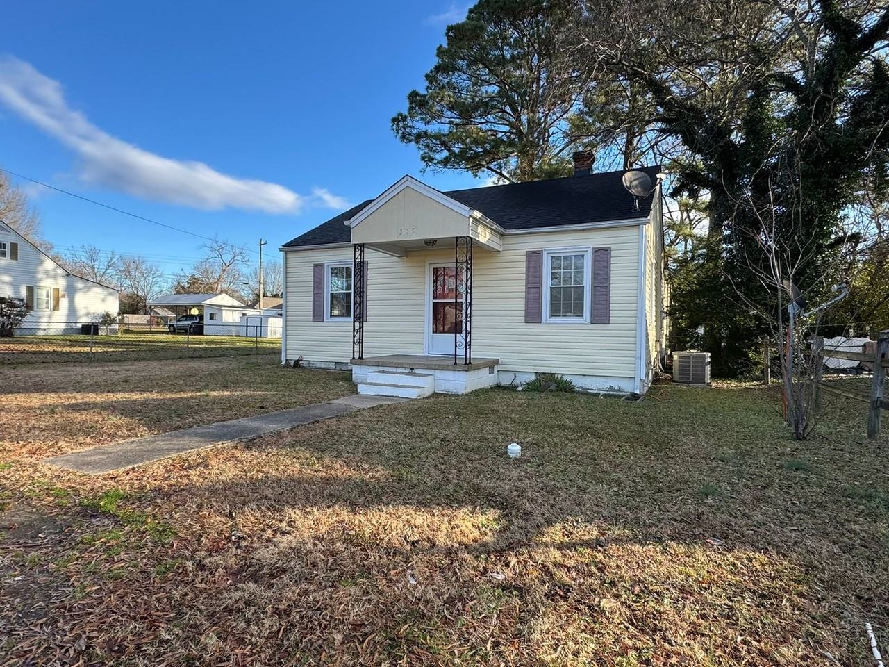 305 Stonewall Avenue - Photo 2 of 24