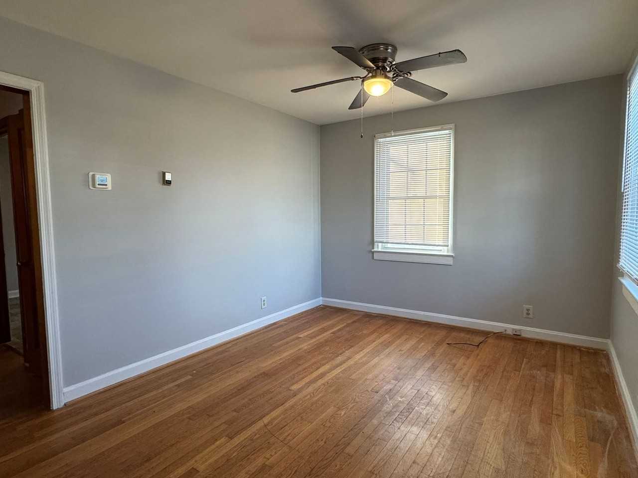 305 Stonewall Avenue - Photo 3 of 24