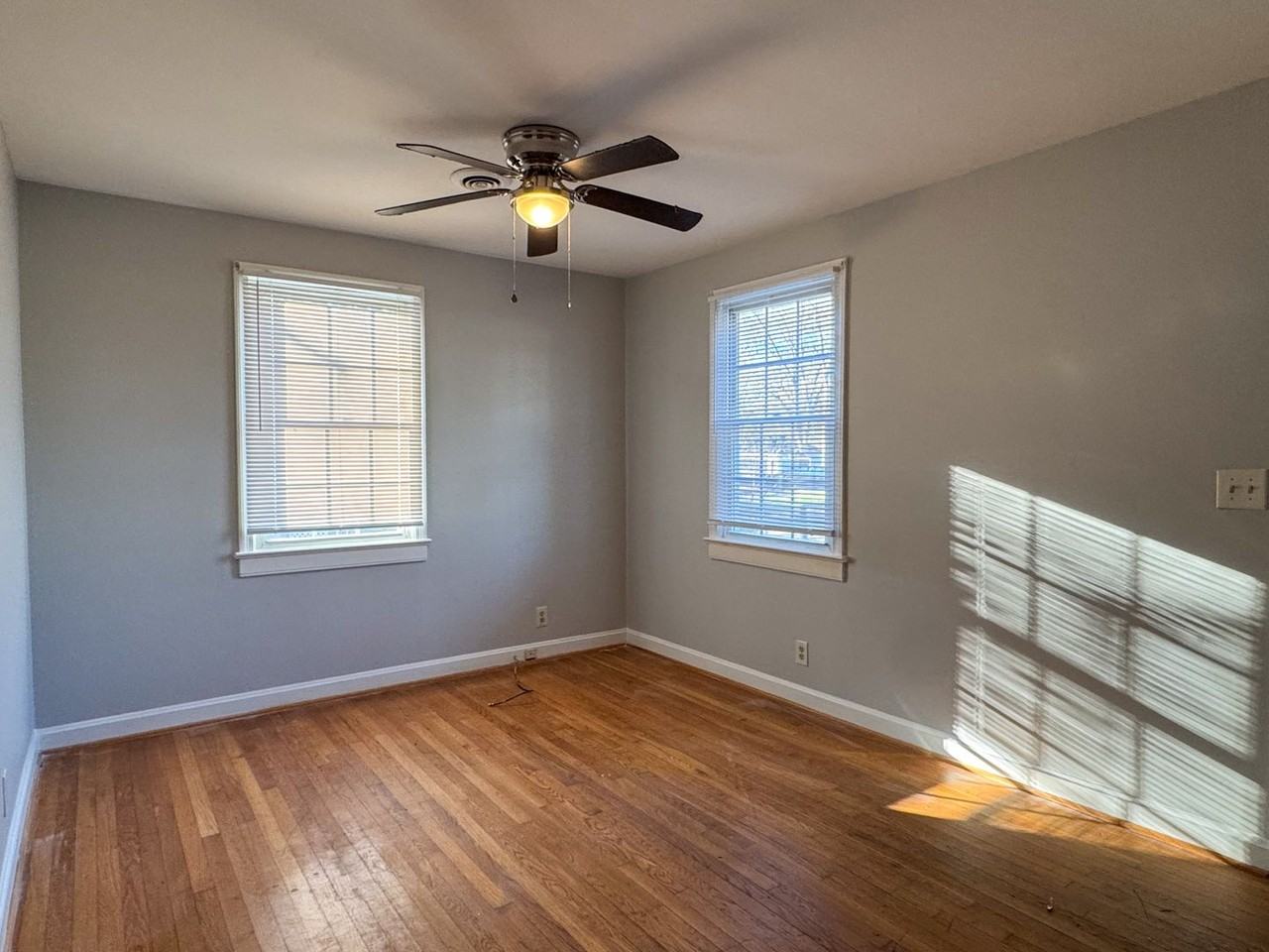 305 Stonewall Avenue - Photo 4 of 24