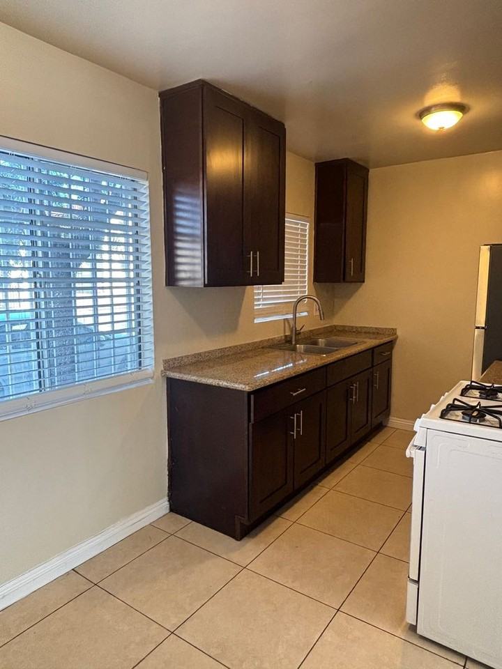 5245 Via San Delarro - Photo 6 of 38