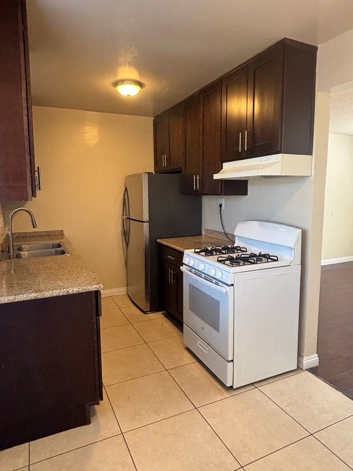 5245 Via San Delarro - Photo 7 of 38