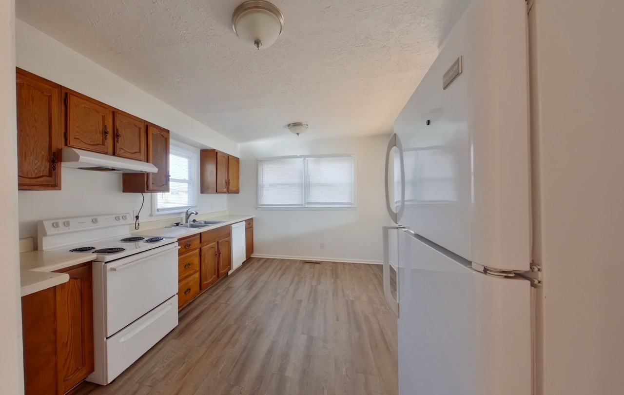 2215 S Millwood St - Photo 5 of 19