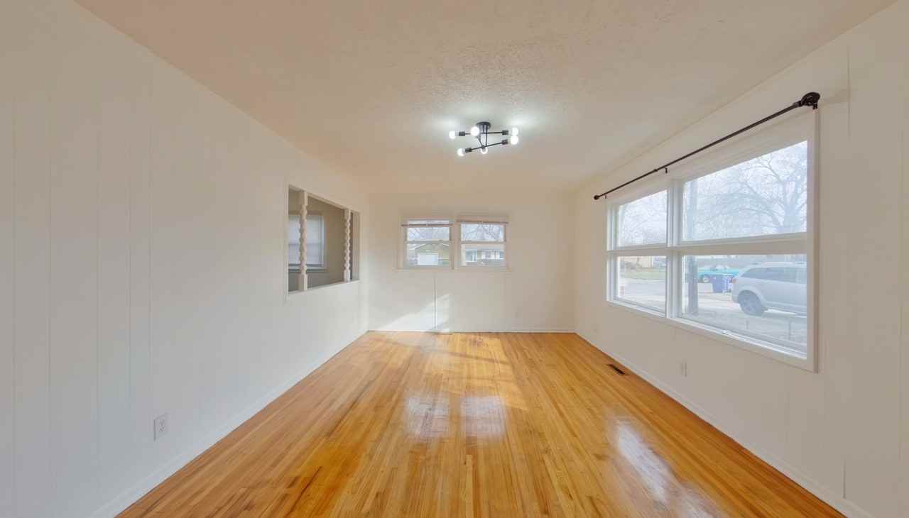 2215 S Millwood St - Photo 3 of 19