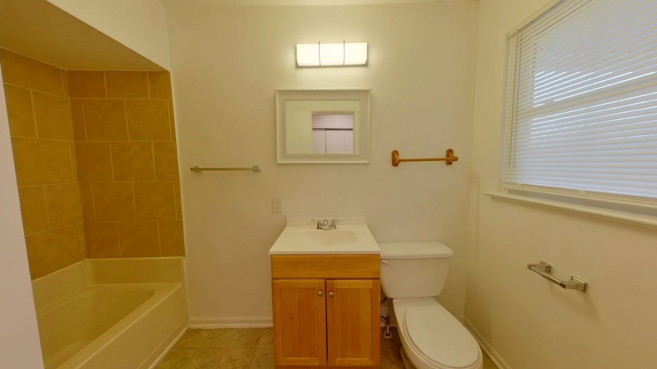 2215 S Millwood St - Photo 6 of 19