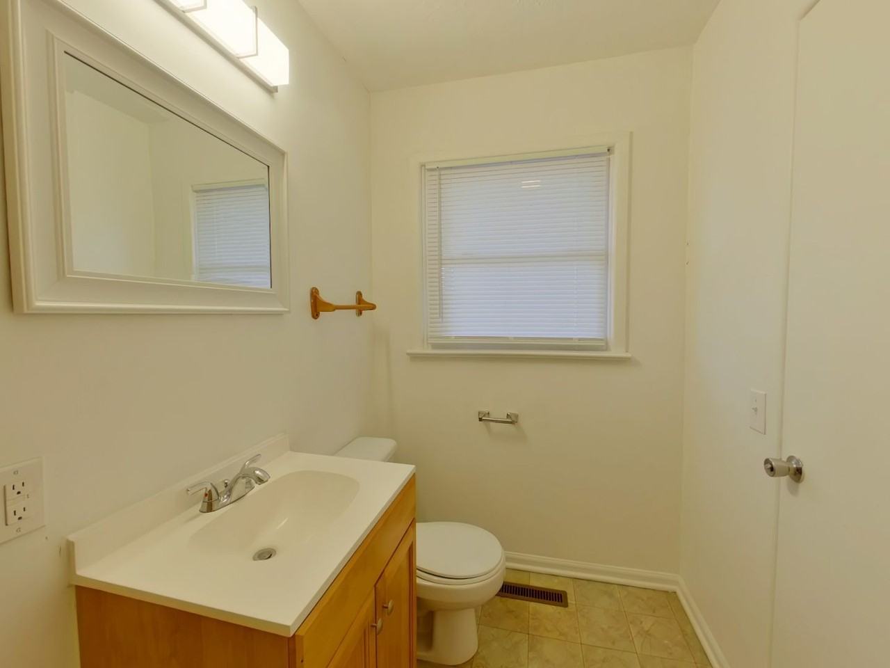 2215 S Millwood St - Photo 7 of 19