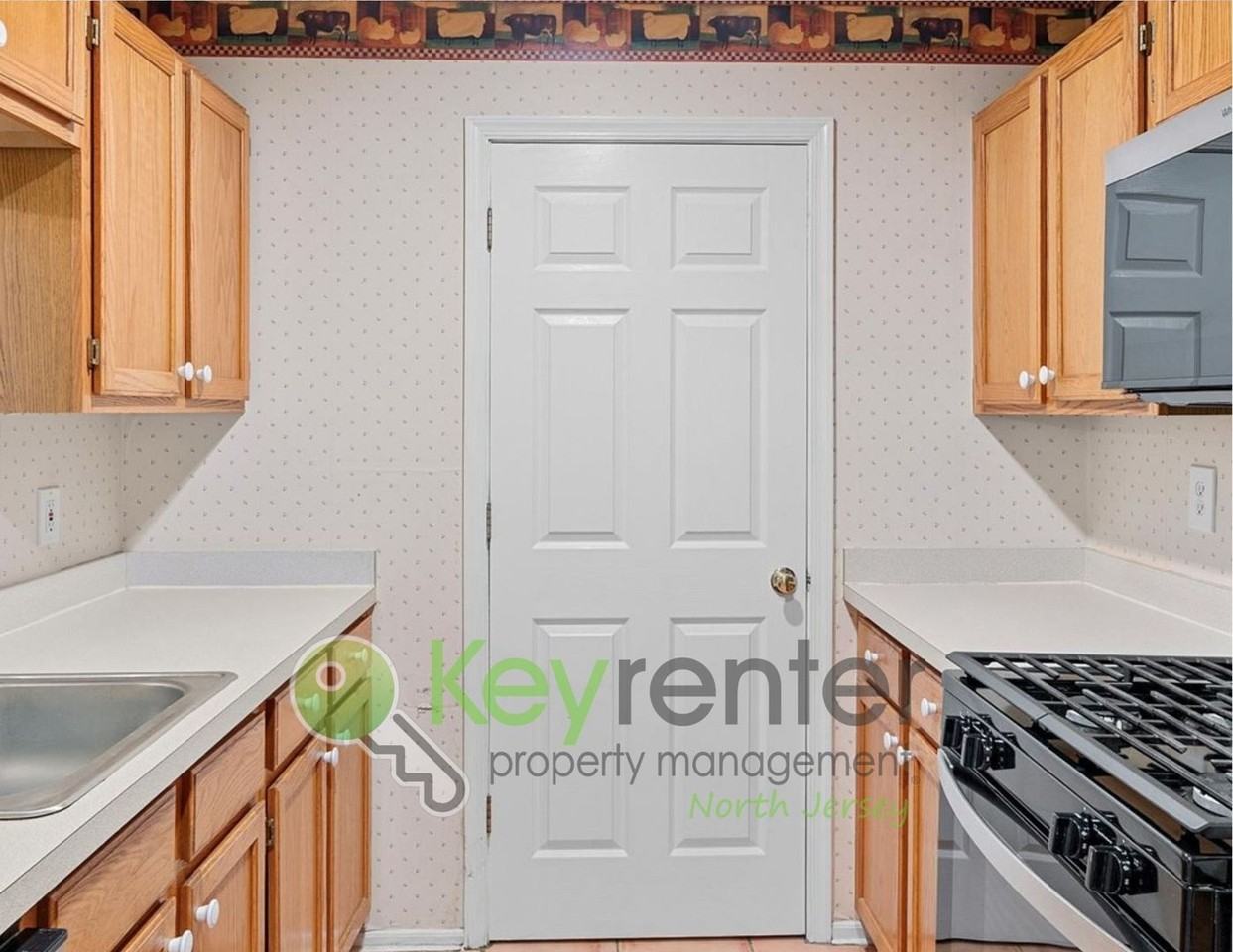 1008 Cumberland Ct - Photo 3 of 22