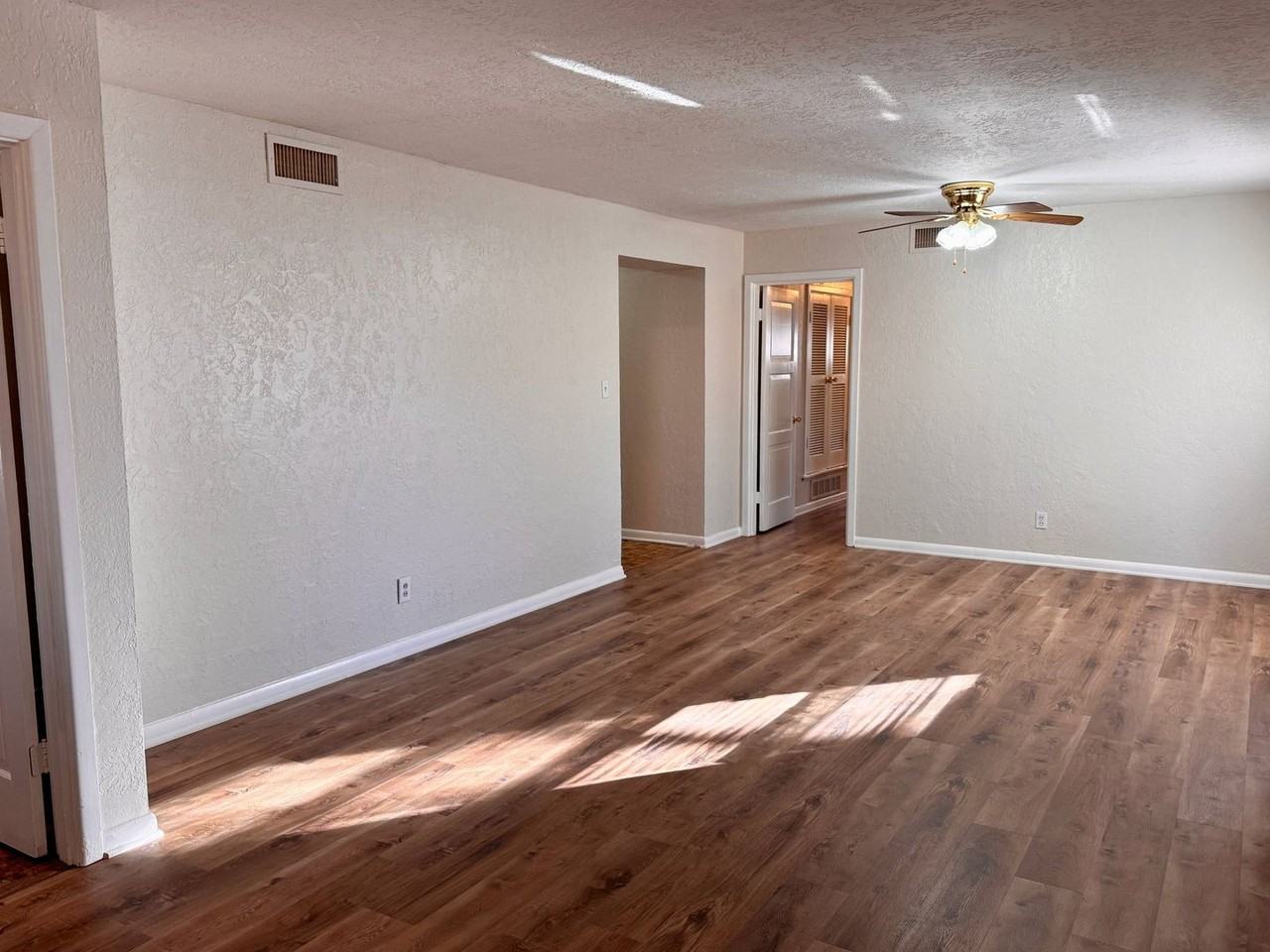 4200 University Avenue - Photo 4 of 32