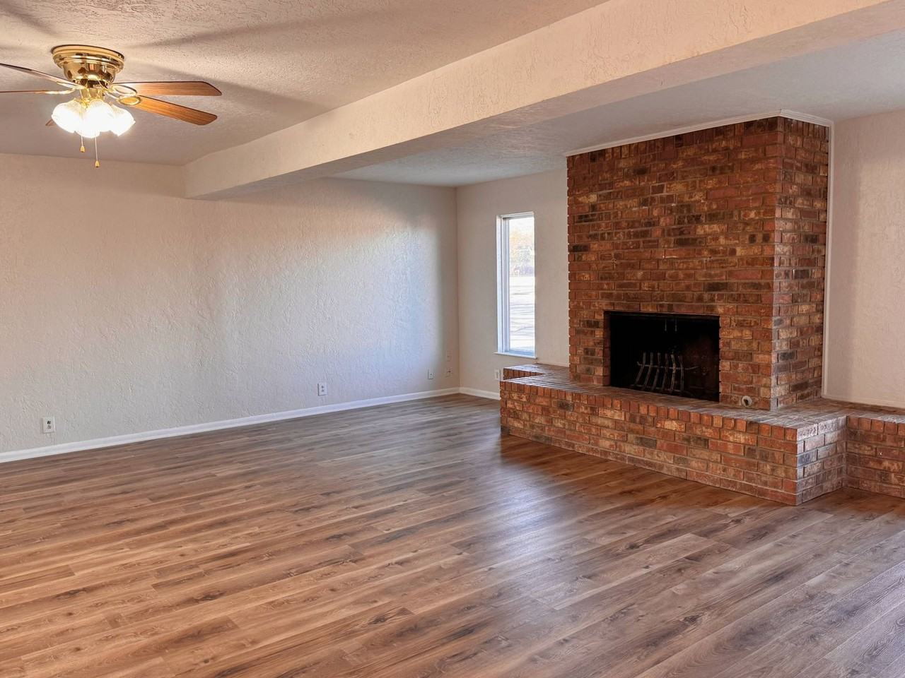 4200 University Avenue - Photo 5 of 32