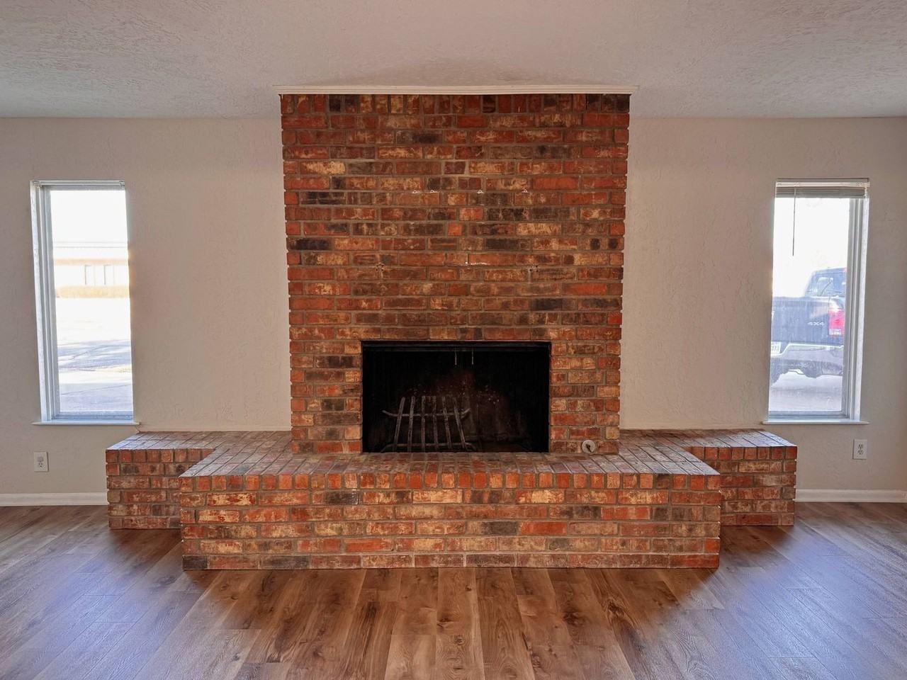 4200 University Avenue - Photo 6 of 32