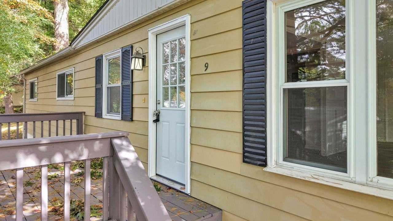 9 Greenwich Drive - Photo 2 of 19