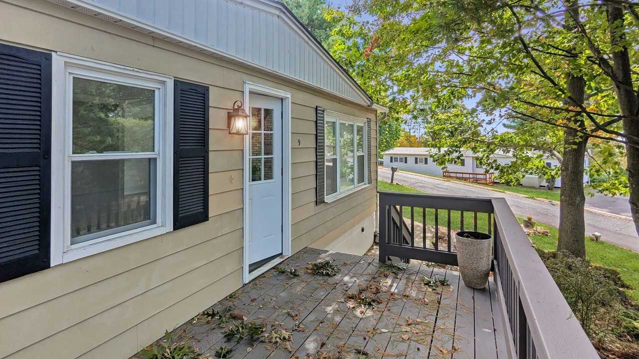 9 Greenwich Drive - Photo 3 of 19