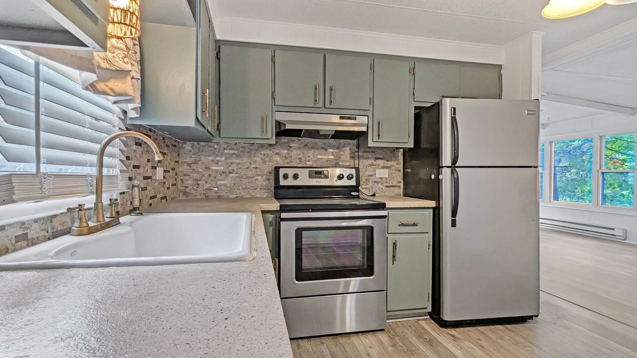 9 Greenwich Drive - Photo 4 of 19