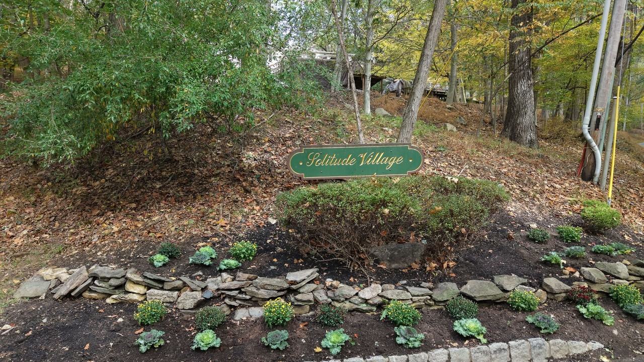 9 Greenwich Drive - Photo 5 of 19