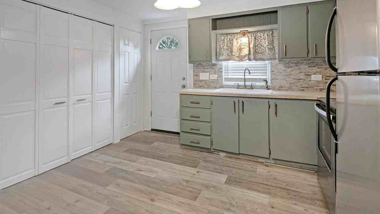 9 Greenwich Drive - Photo 7 of 19