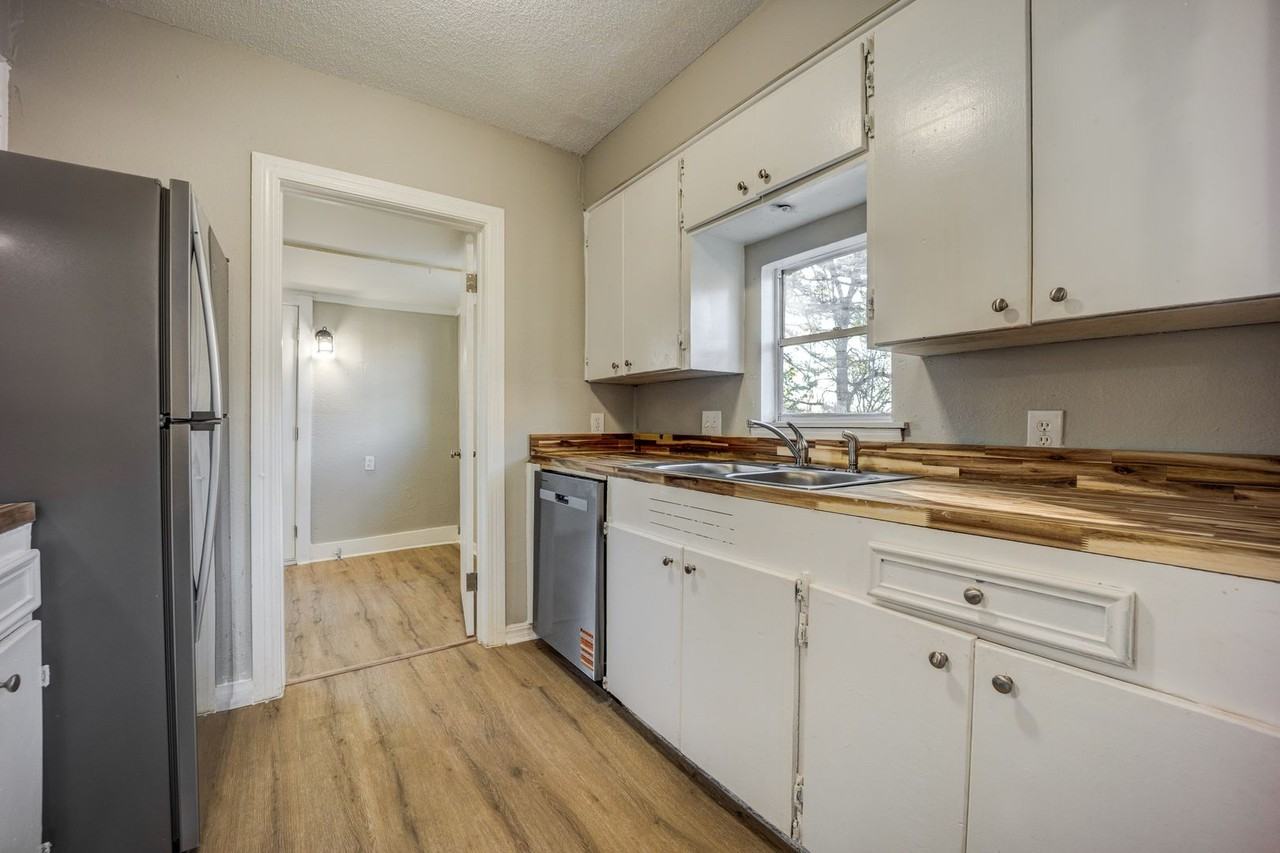 1420 Dallas St - Photo 2 of 21