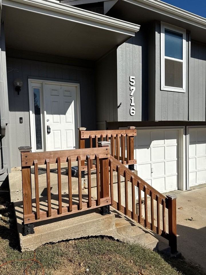 5716 North London Avenue