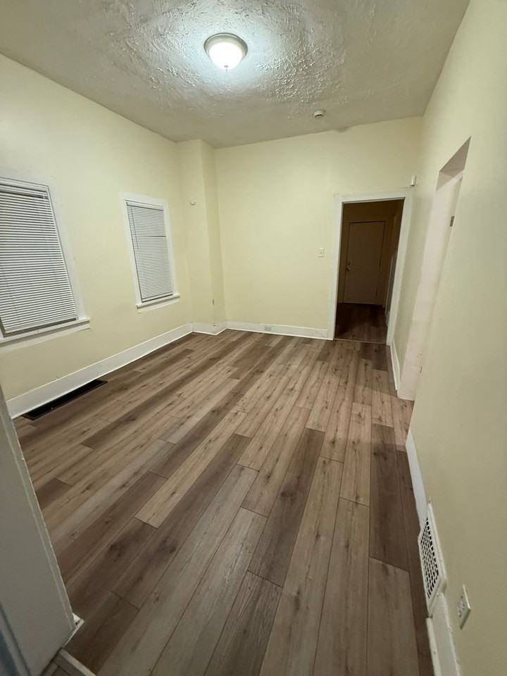 *Friendly Road, LLC 3404 - Photo 7 of 32