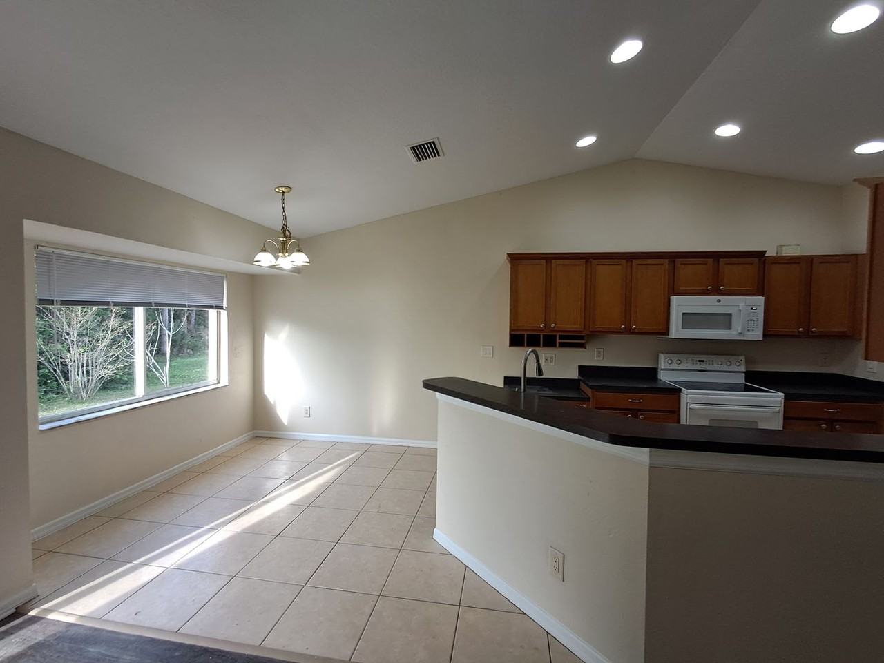 135 Greenbriar Boulevard - Photo 3 of 22