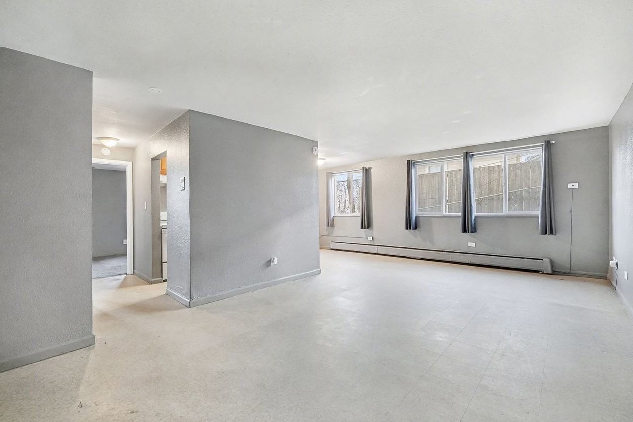 Clinton1600 - Photo 3 of 27