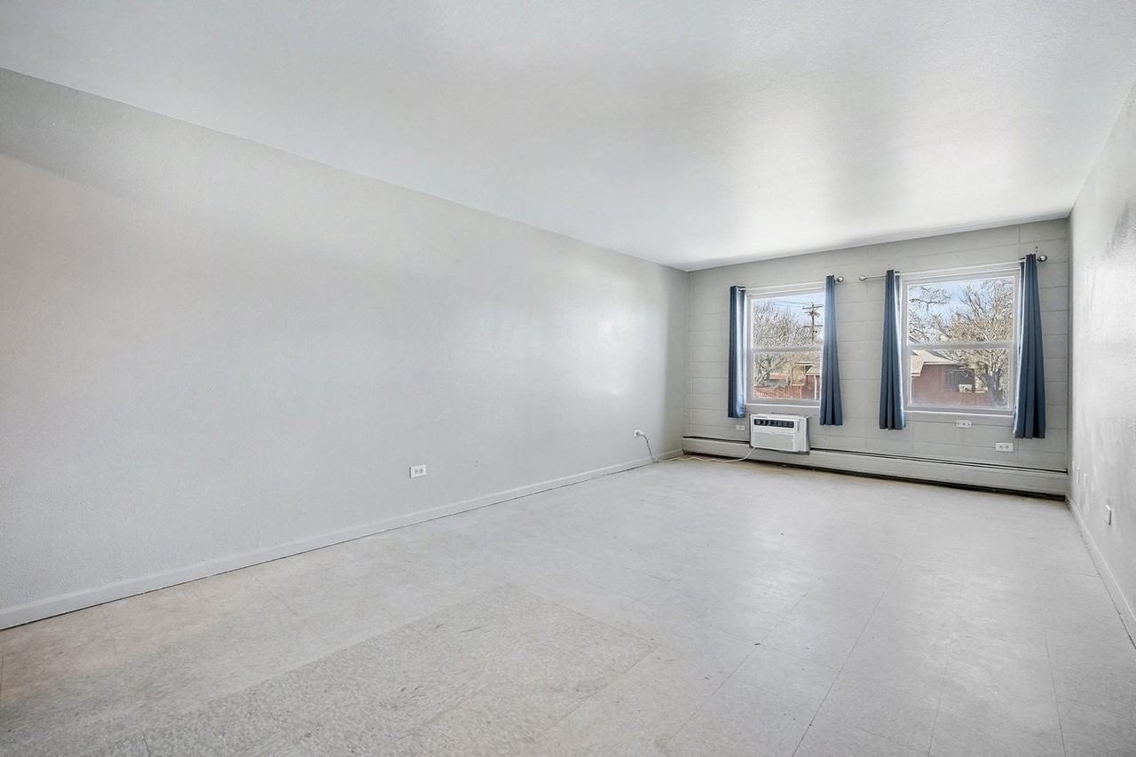 Clinton1600 - Photo 4 of 27