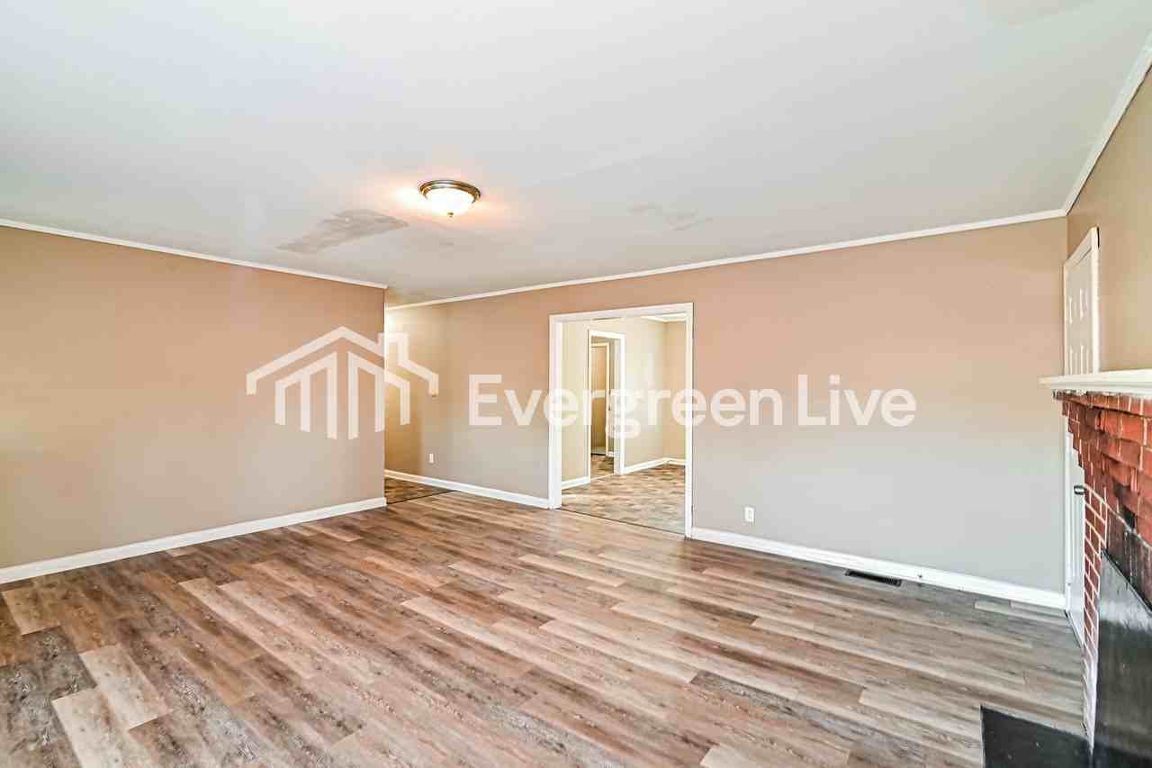 6207 Moses St - Photo 5 of 17