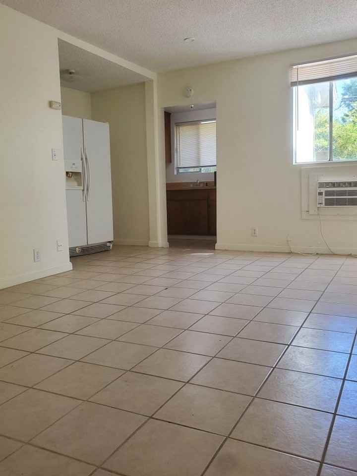 3891 Locust Street - Photo 5 of 10