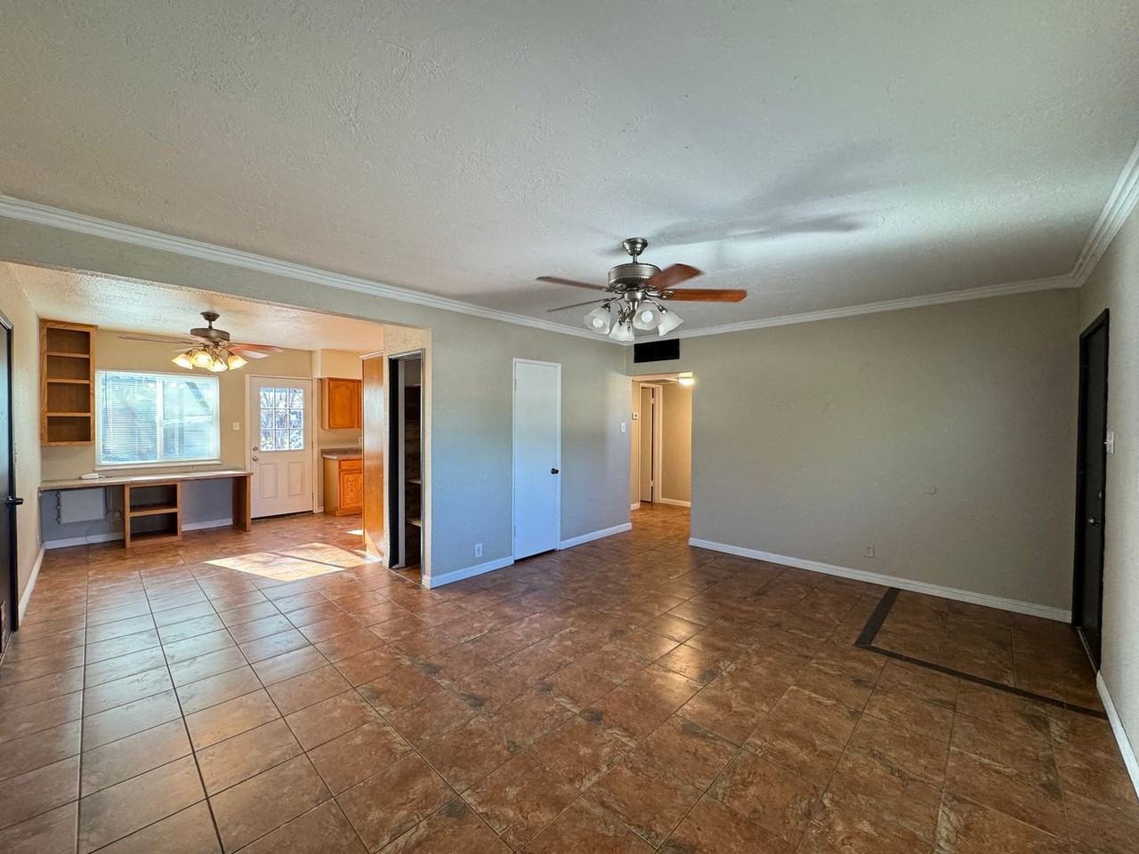 1910 Rio Vista - Photo 4 of 29