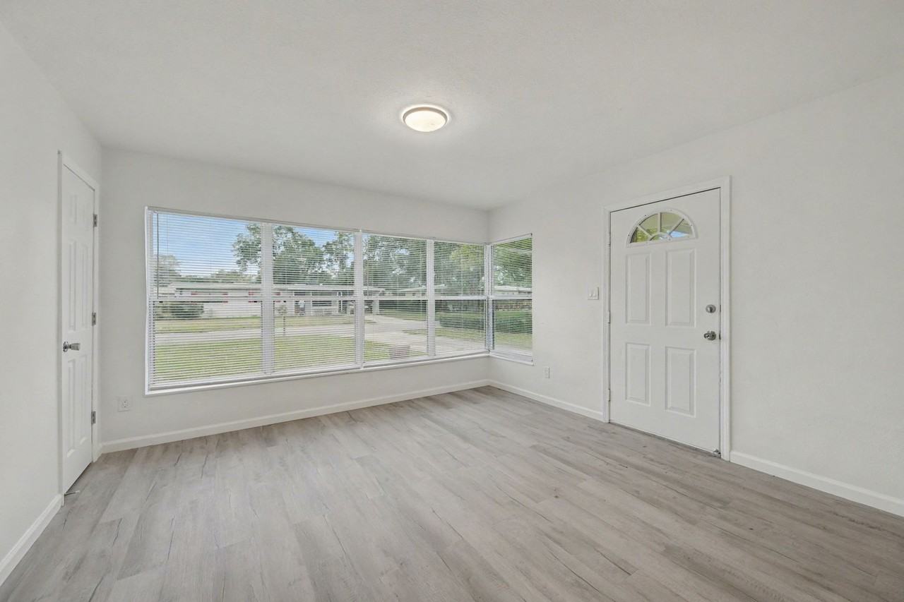 990 Pinson Boulevard - Photo 2 of 20