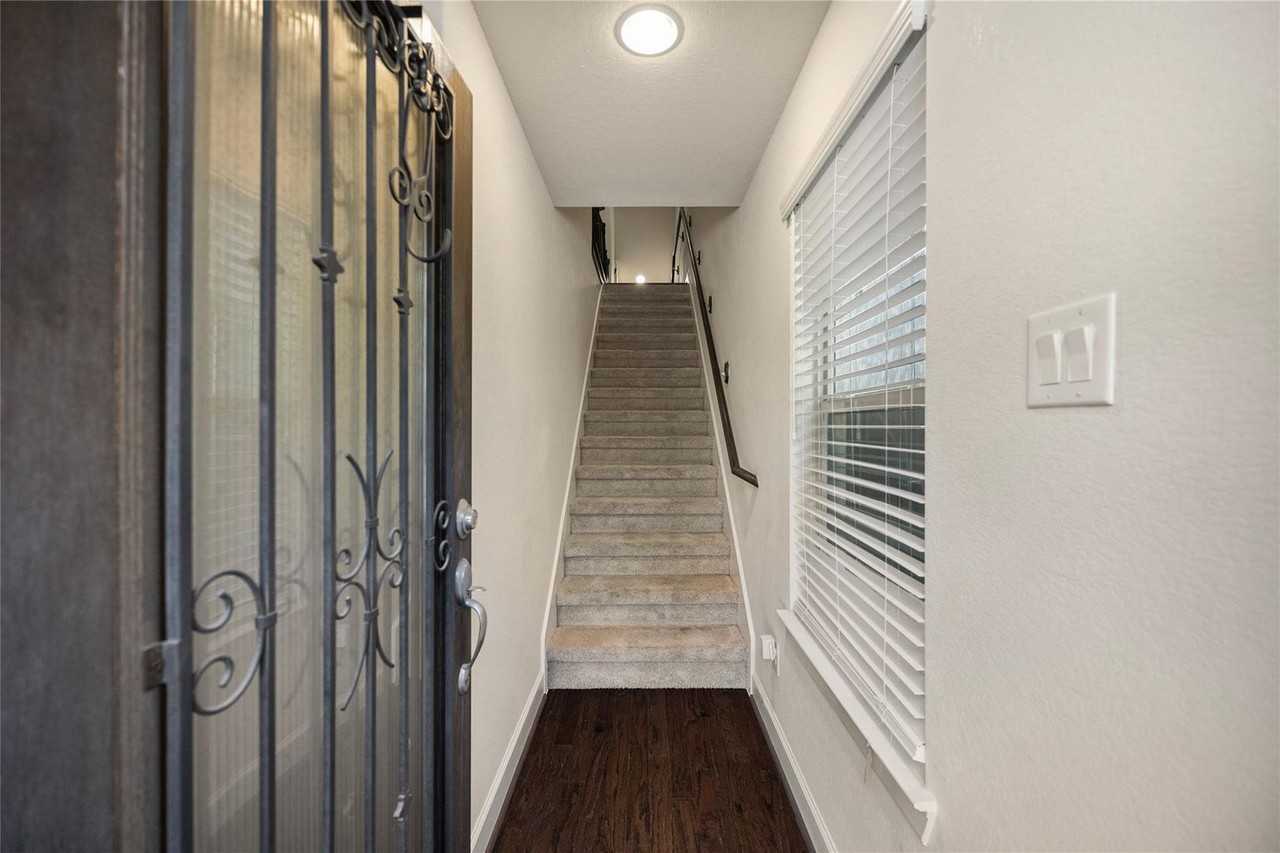 1506 Brayson Oaks Pl - Photo 2 of 30