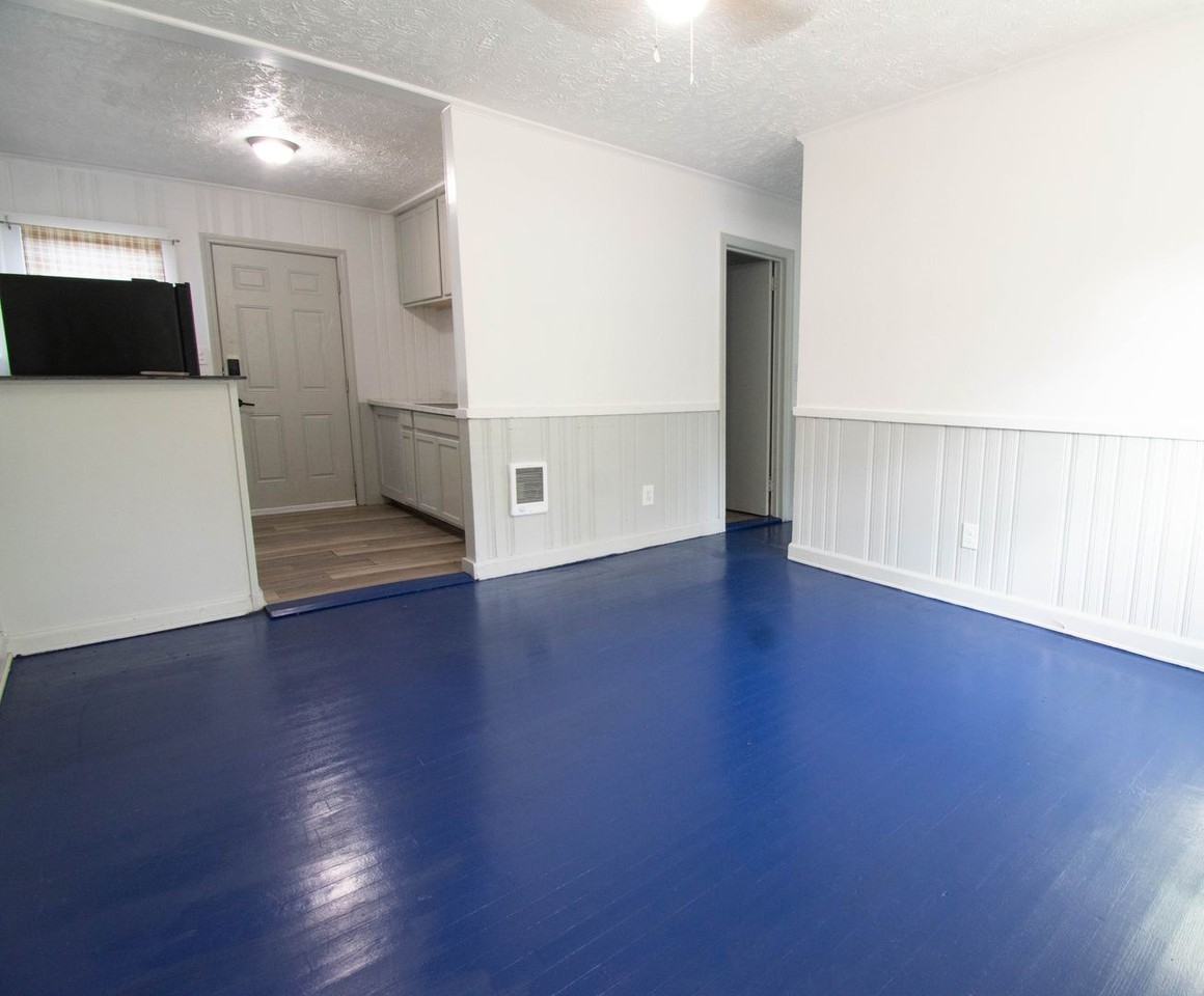 204 S Fifth St - Photo 4 of 15