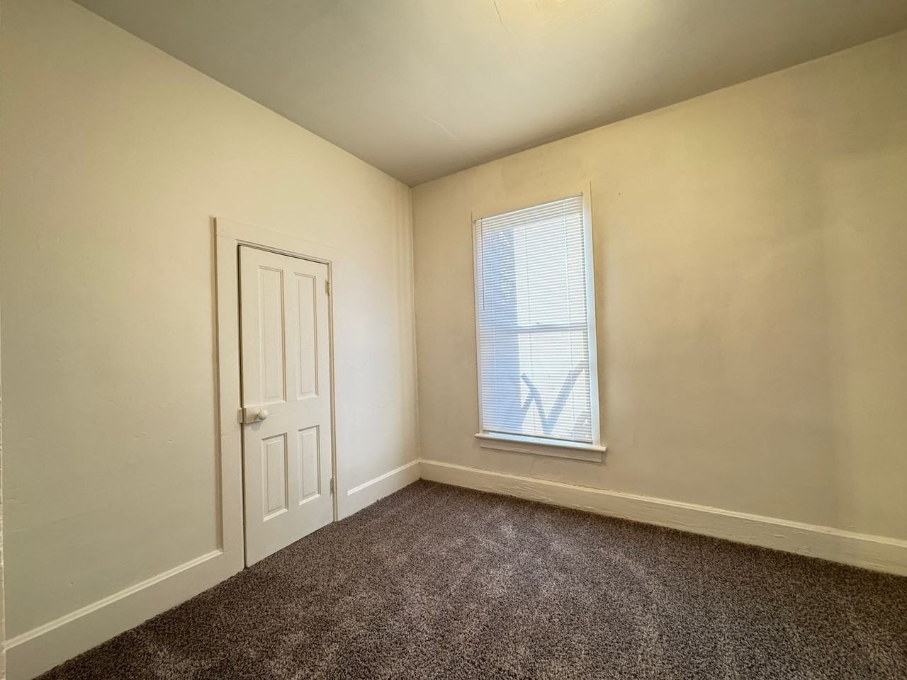 828 W Mountain Ave - Photo 4 of 16