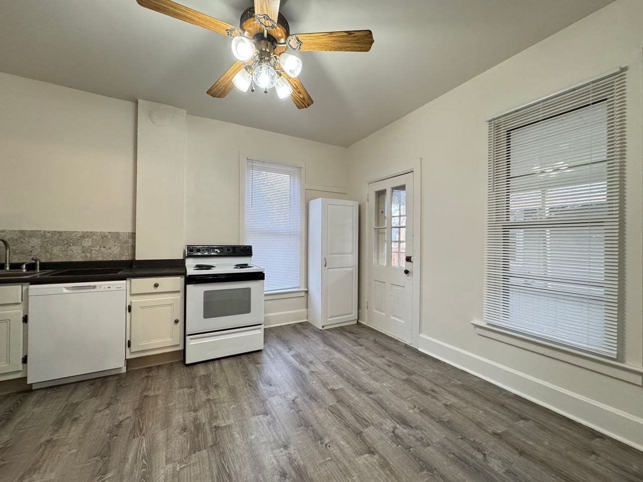 828 W Mountain Ave - Photo 6 of 16