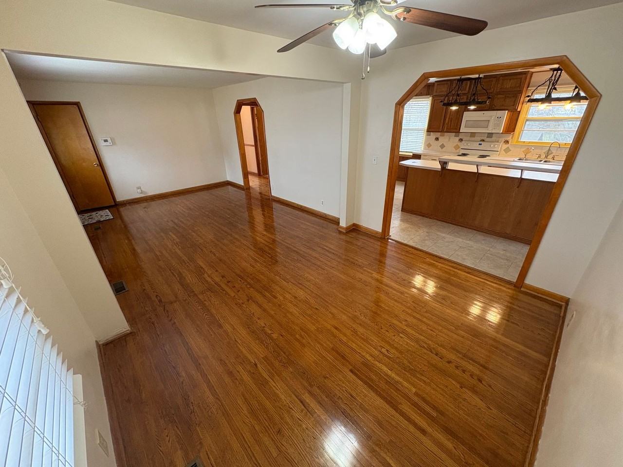 328 Jacksonian Dr - Photo 3 of 22