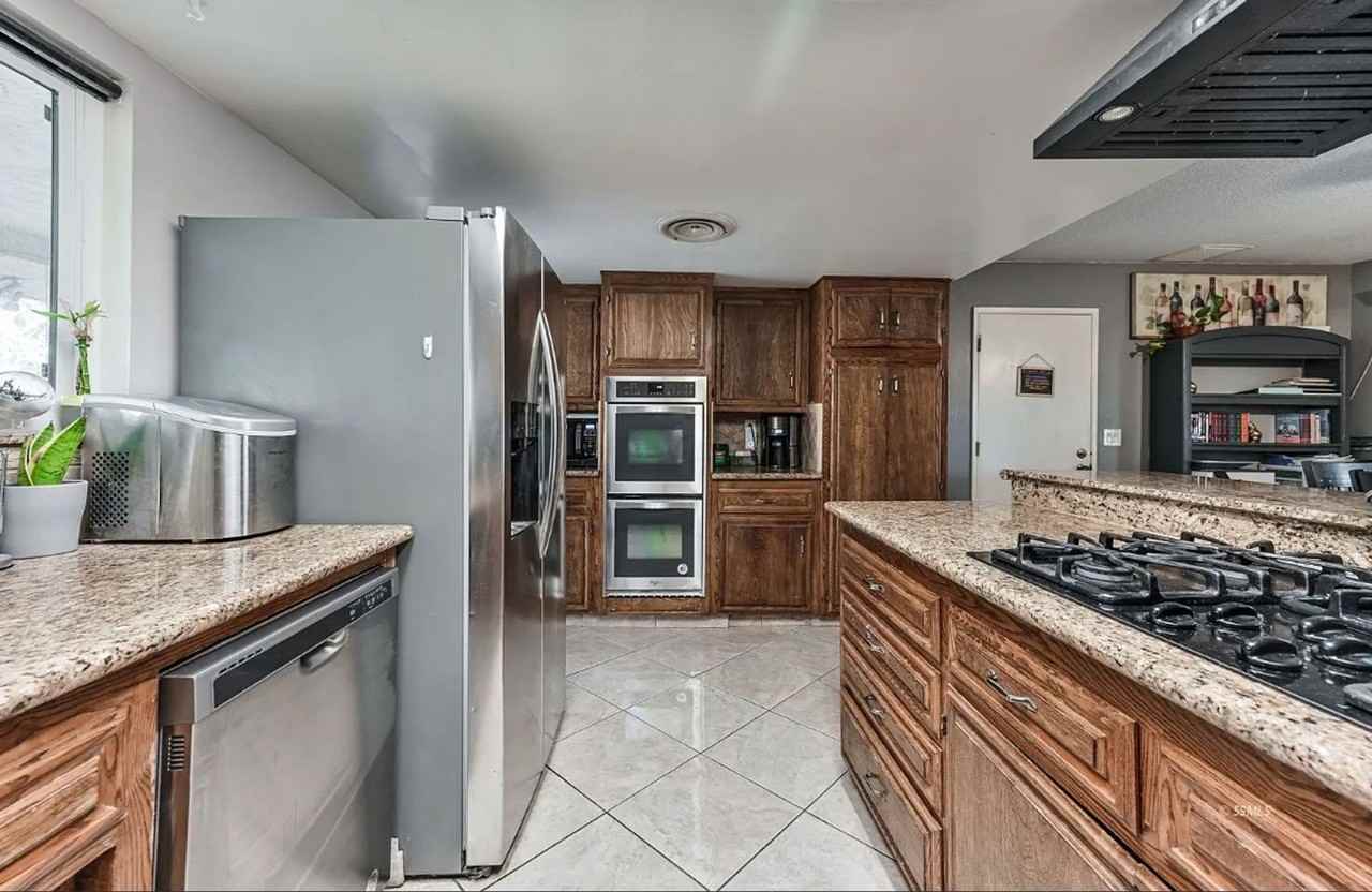 218 S Primrose St - Photo 5 of 19