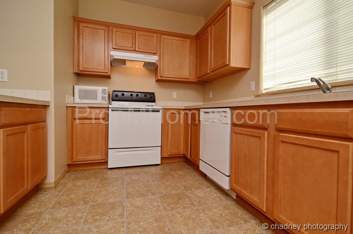 8439 Southeast Brooklyn Street - Photo 6 of 20