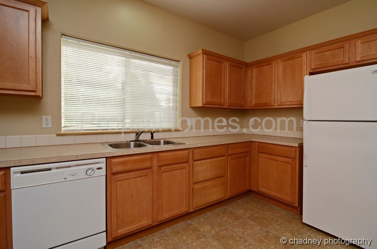 8439 Southeast Brooklyn Street - Photo 7 of 20