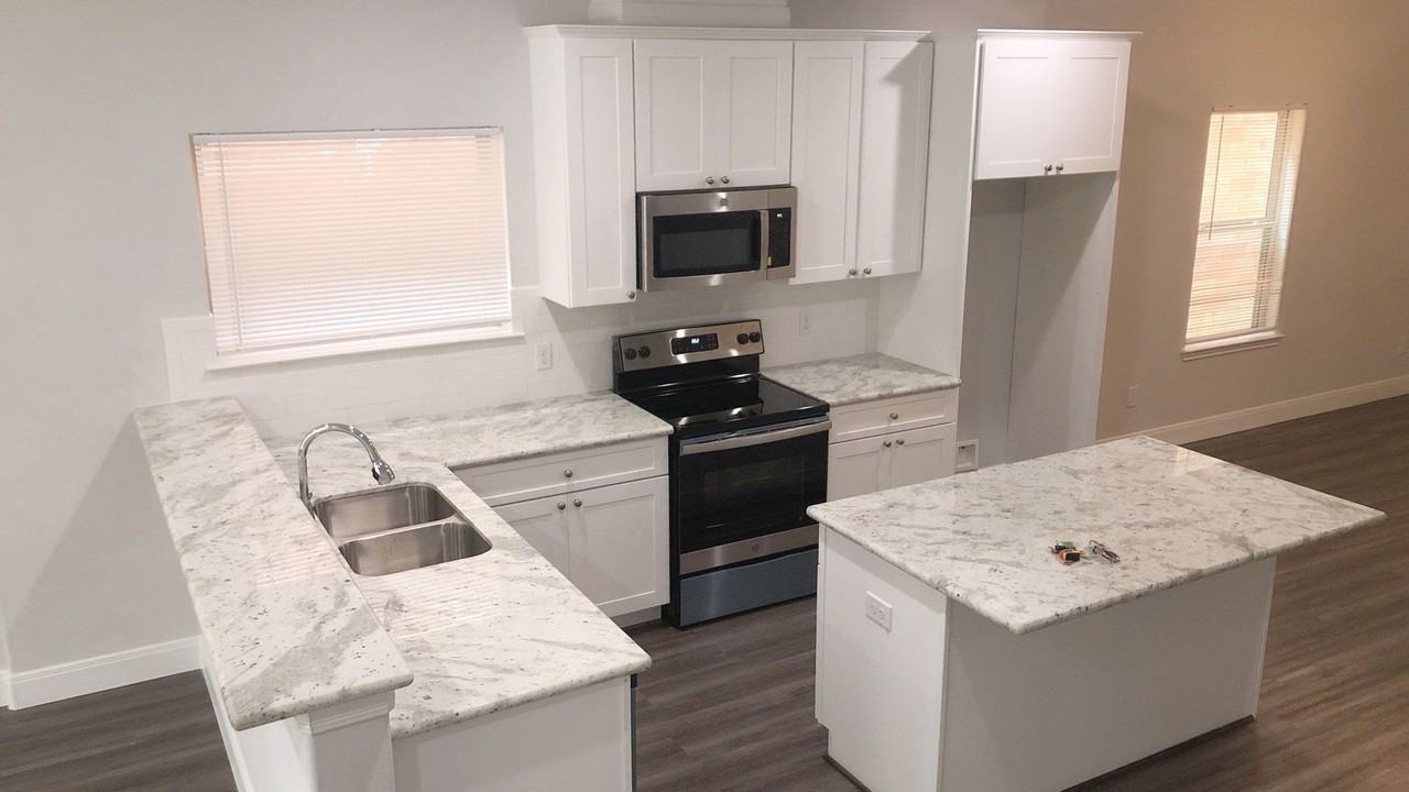 9214 Nyssa St #B - Photo 3 of 17