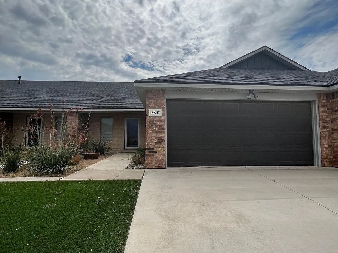 6807 67th St - Photo 2 of 22