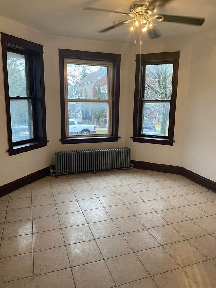 3116 South Kedvale Avenue - Photo 4 of 8