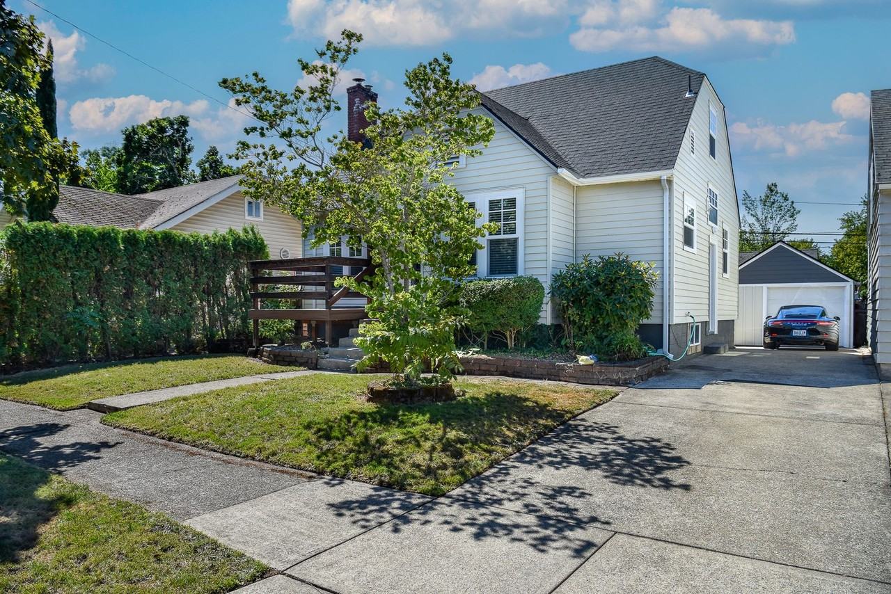 1935 Hazel Avenue Northeast