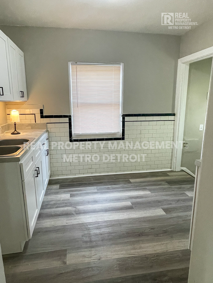 16210 Ferguson St - Photo 6 of 20