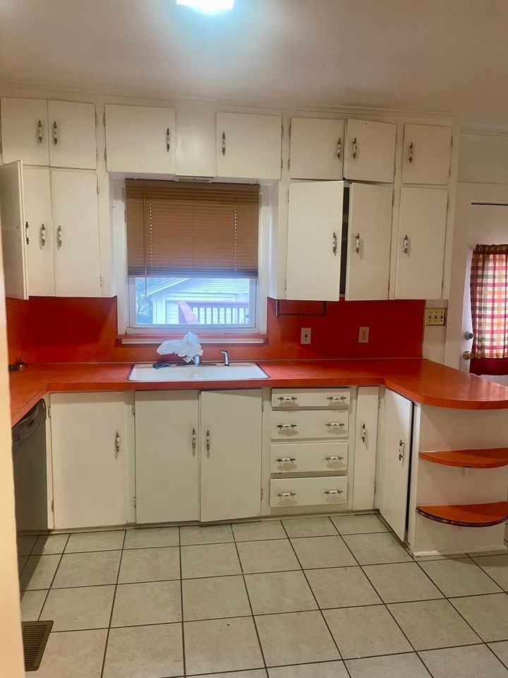 208 South College Avenue - Photo 2 of 5