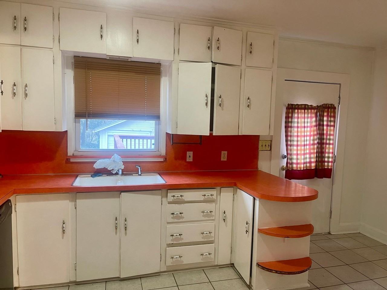 208 South College Avenue - Photo 3 of 5