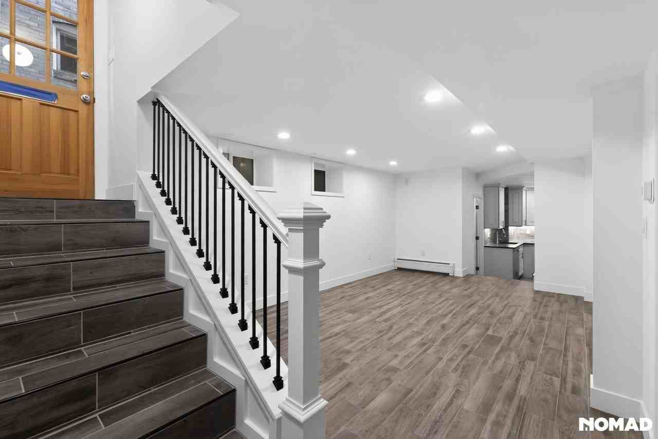 912 N Clarkson St - Photo 4 of 26