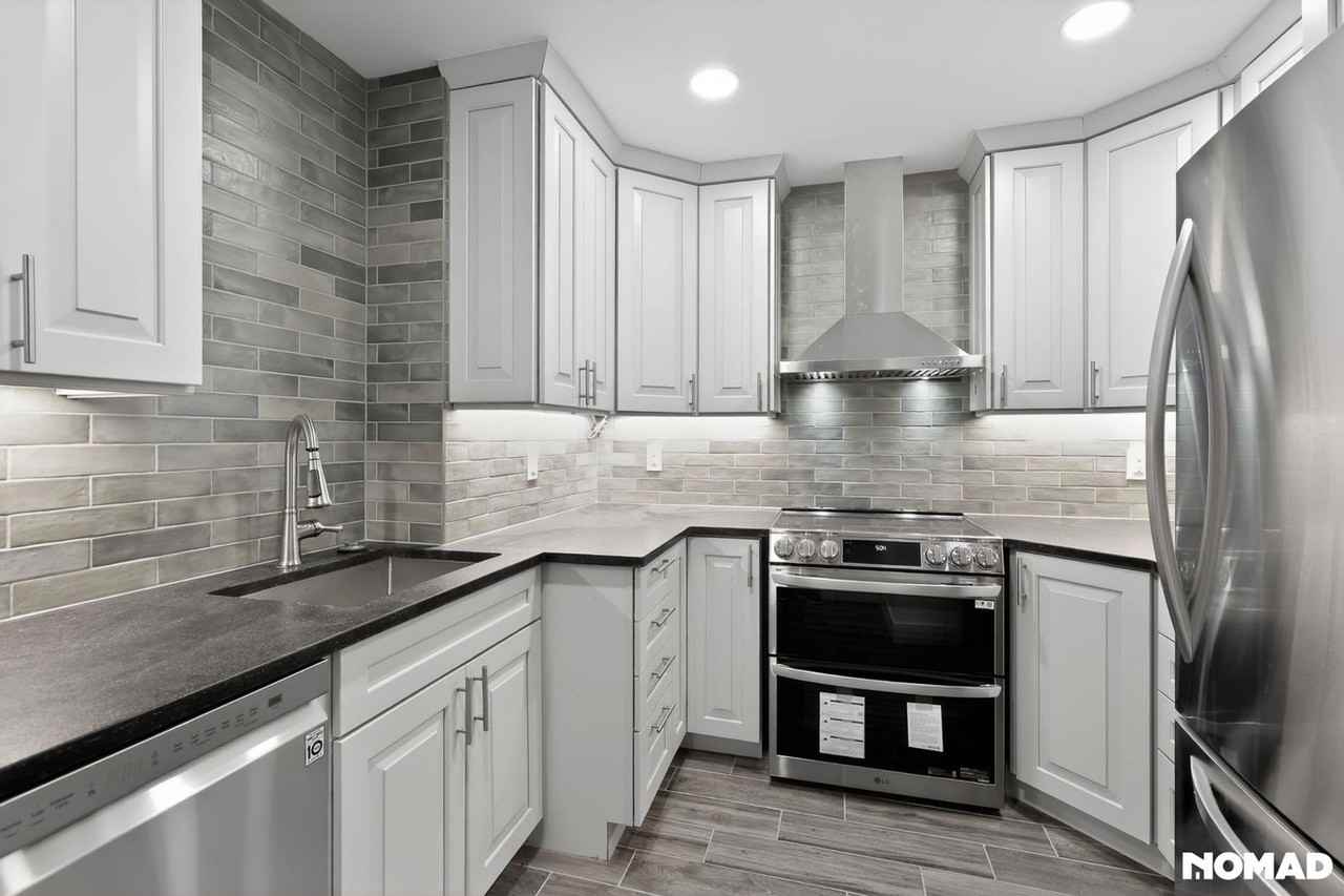 912 N Clarkson St - Photo 5 of 26