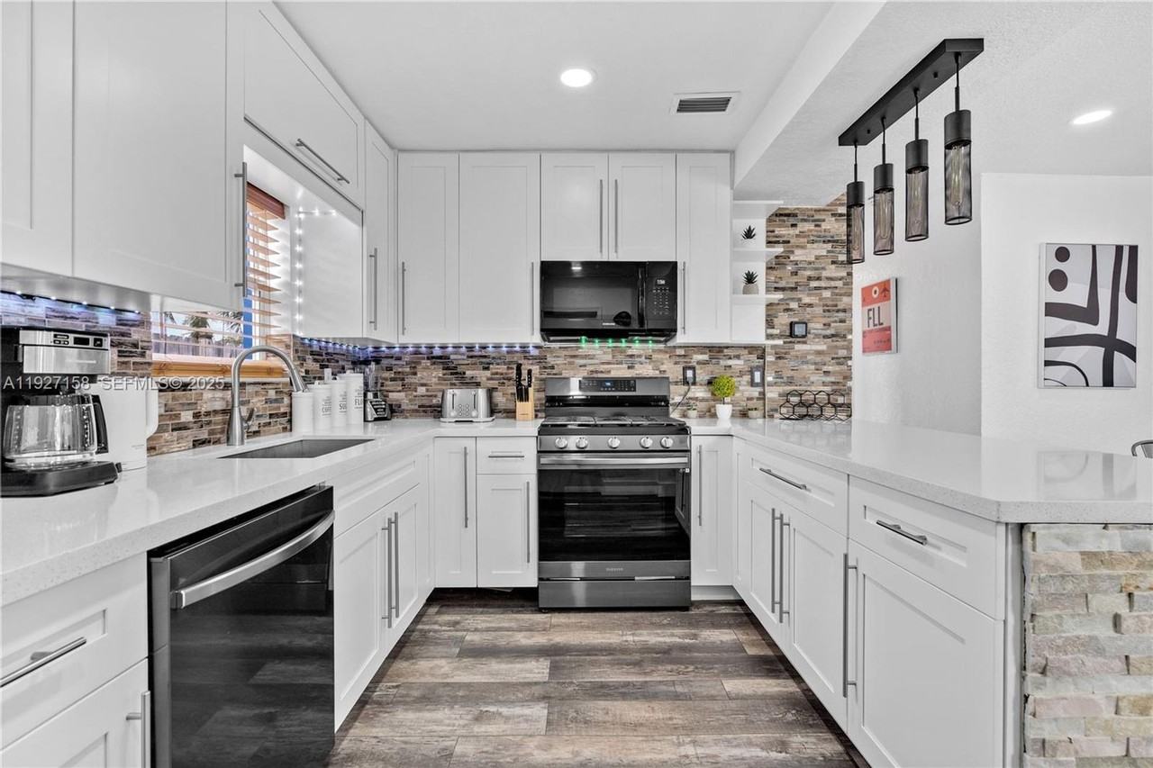 7831 Hope St - Photo 2 of 10
