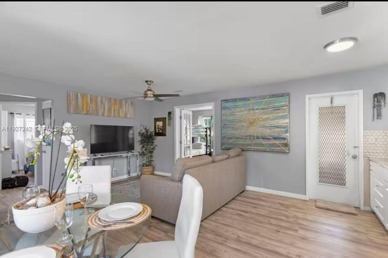 420 Southeast 9th Court #2 - Photo 3 of 12