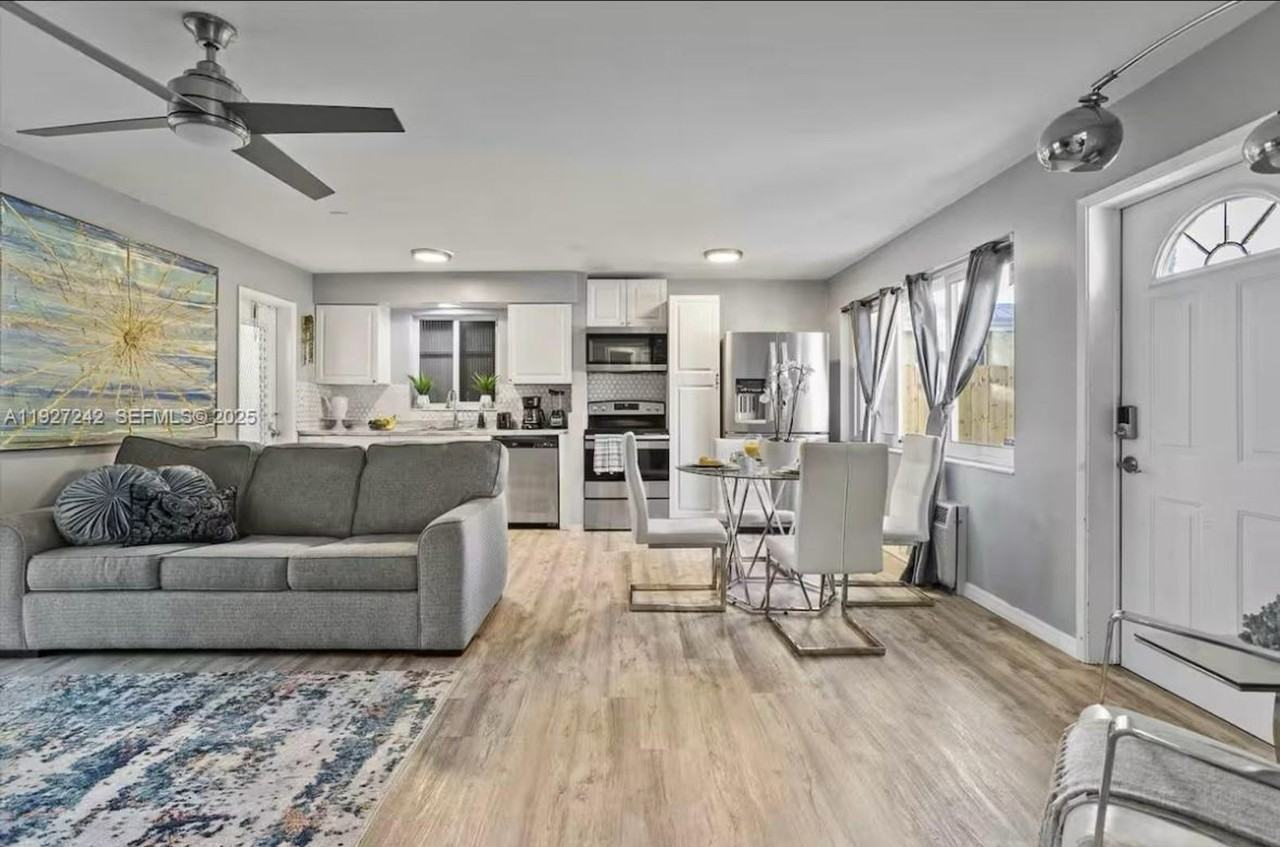 420 Southeast 9th Court #2 - Photo 4 of 12